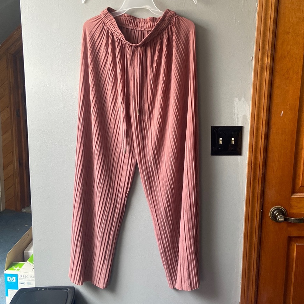Wide legged pants